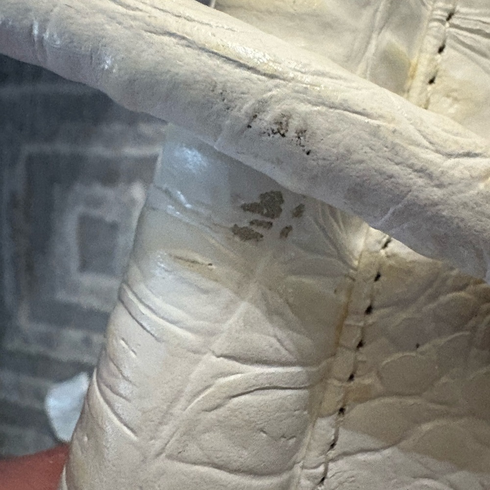 Courage.b Crocodile Embossed White Leather Bag - Picture 12 of 12